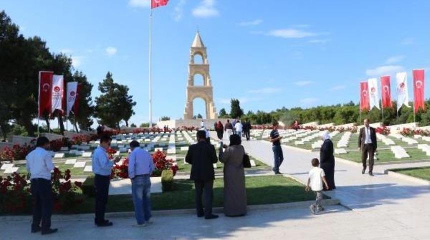 102 Yıl &Ouml;nce &Ccedil;anakkale'de Şehit Olan Dedesiyle Buluştu