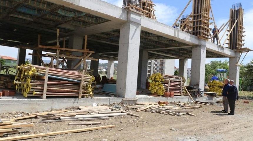 Burhaniye&rsquo;de D&uuml;ğ&uuml;n Salonu Ve Pazar Yeri Yapılıyor