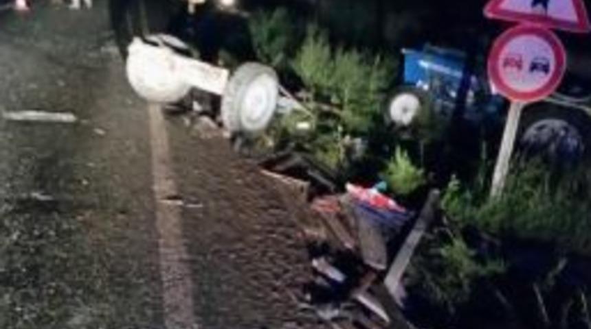 Minib&uuml;s, Trakt&ouml;re &Ccedil;arptı: 1 &Ouml;l&uuml;, 2 Yaralı