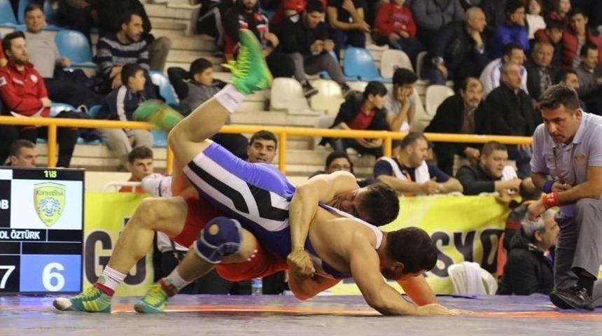 Y&uuml;reğir Belediyesi G&uuml;reş Takımı &Ccedil;eyrek Finalde