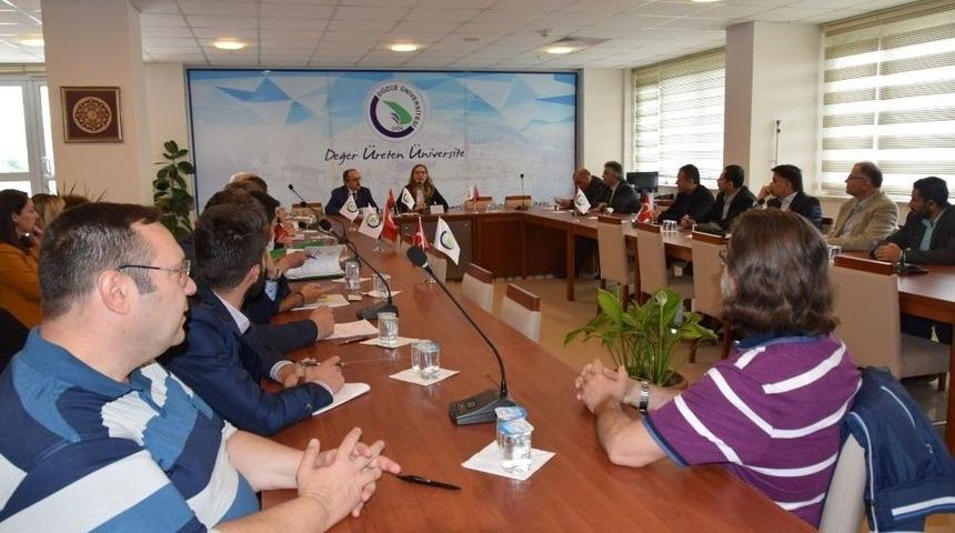 D&uuml;zce &Uuml;niversitesinin Enstit&uuml;leri Değerlendirildi