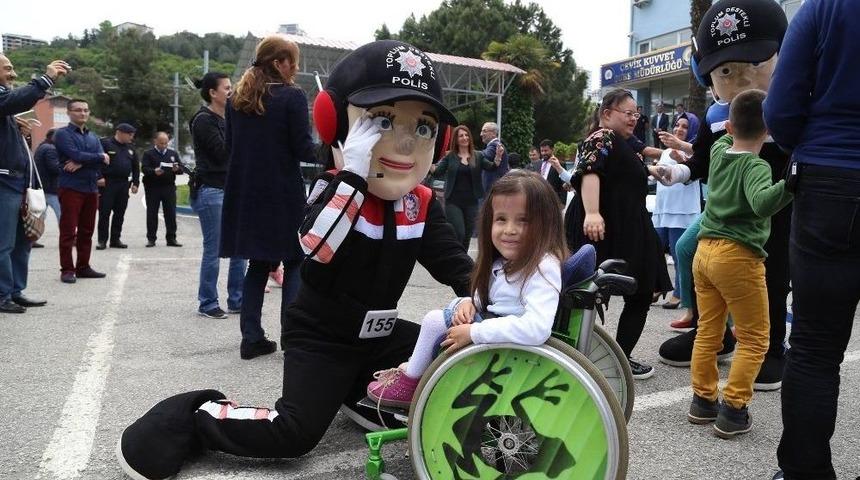 Engelli Polis &Ccedil;ocukları İ&ccedil;in Eğlence