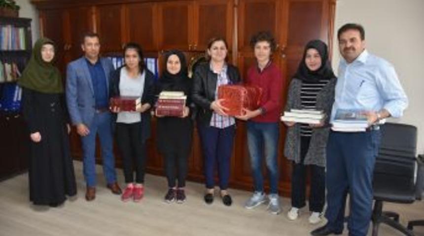 Dtso&rsquo;dan Kaynaşlı Akv İlk&ouml;ğretim Okuluna Kitap Hediyesi