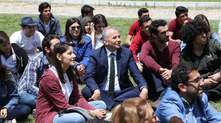 Başkan Osman Zolan, Gen&ccedil;lerle Buluştu