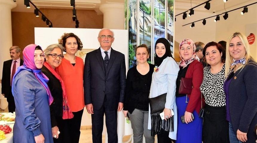 El Emekleri G&ouml;r&uuml;c&uuml;ye &Ccedil;ıktı