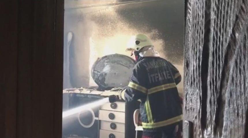 Ateşle Oynayan &Ccedil;ocuklar Evi Yaktı