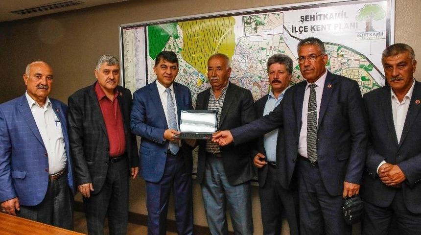 Başkan Fadıloğlu&rsquo;ndan Yeni Muhtarlara Bilgisayar Desteği