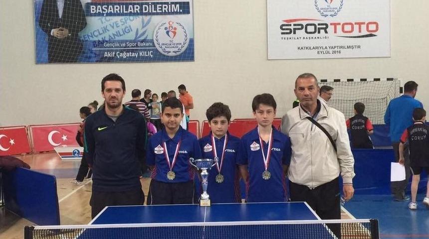 Yalova Bah&ccedil;eşehir Masa Tenisinde Bir Şampiyonluk Daha Elde Etti