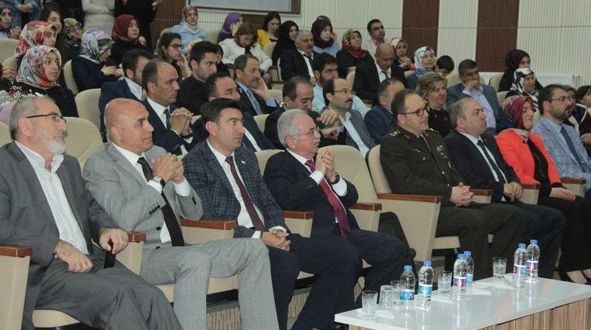 Et&uuml; İkinci Mezunlarını Verdi