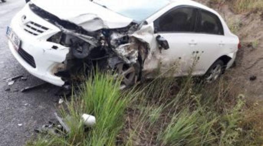 Otomobiller &Ccedil;arpıştı: 2 Yaralı