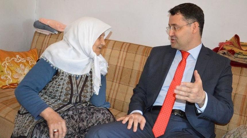 &ldquo;&ouml;p&uuml;lesi Eller&rdquo; Unutturmuyor