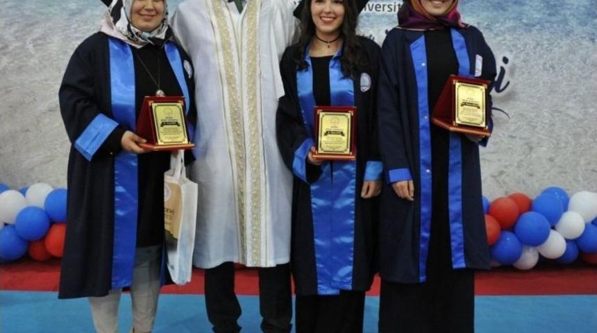 Be&uuml; Devrek Meslek Y&uuml;ksekokulunda Mezuniyet Coşkusu