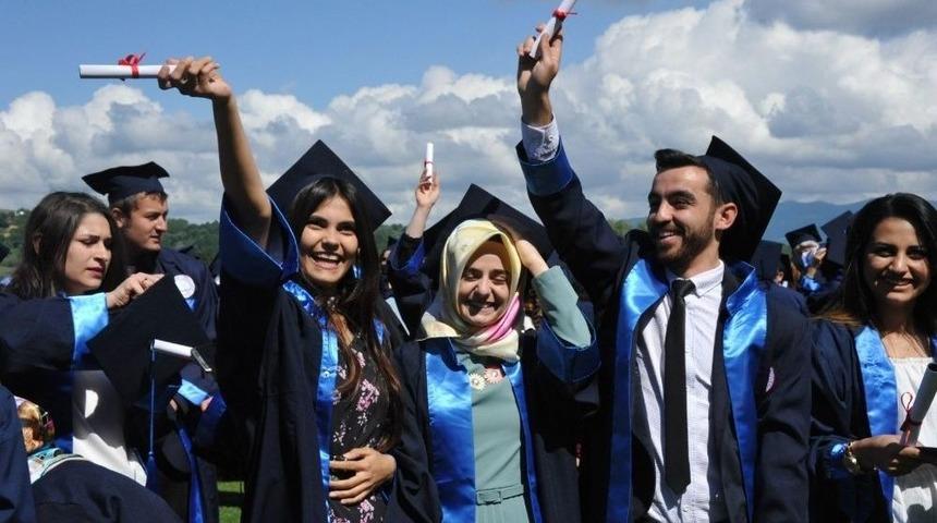 &Ccedil;aycuma Ve G&ouml;k&ccedil;ebey&rsquo;de Mezuniyet Coşkusu