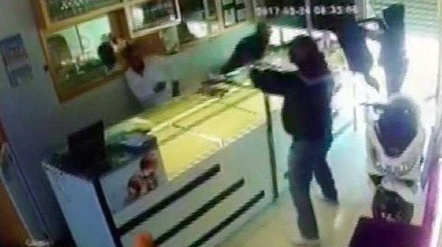 Kuyumcuda Silahlı Soygun Girişimi: 1 &Ouml;l&uuml;, 2 Yaralı (2)