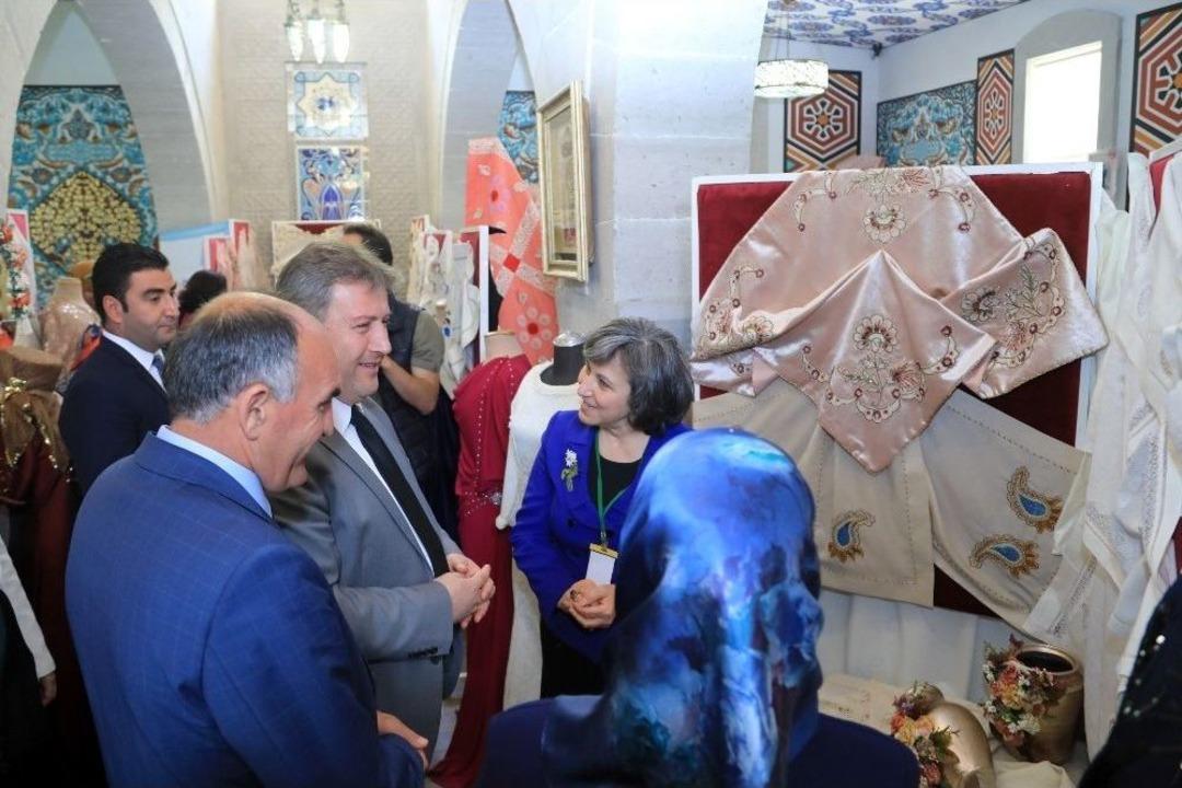 Talas&rsquo;ta &ldquo;el Emeği G&ouml;z Nuru&rdquo; Sergisi A&ccedil;ıldı