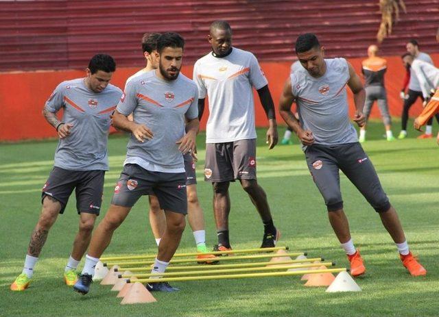 Adanaspor’da Medipol Başakşehir Maçı Hazırlıkları Sürüyor