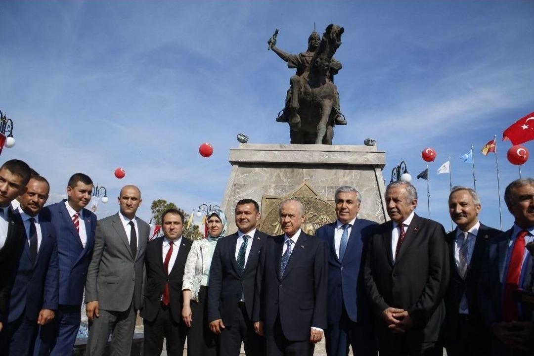 Bah&ccedil;eli&rsquo;nin Ferdi Tayfur Şarkıları Eşliğinde &Ccedil;ay Keyfi