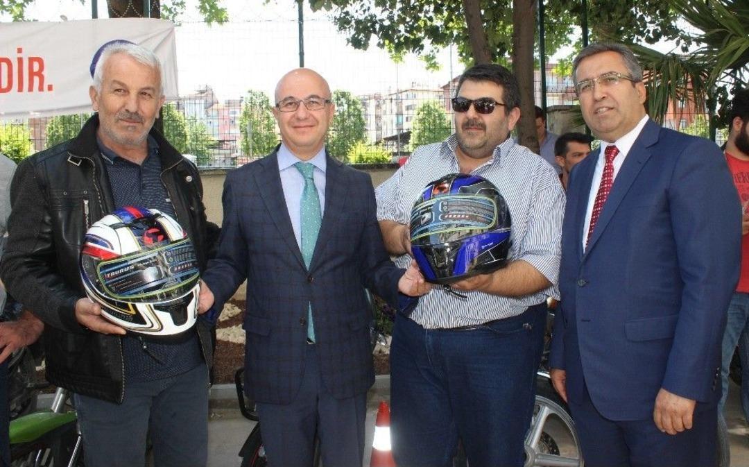 Denizli İl Emniyet M&uuml;d&uuml;r&uuml; Demir: &ldquo;t&uuml;rkiye&rsquo;de Yılda Ortalama 185 Bin Civarında Kazada, Ortalama 7 Bin 300 Vatandaşımız &Ouml;l&uuml;yor, 300 Bin Vatandaşımız İse Yaralanıyor&rdquo;