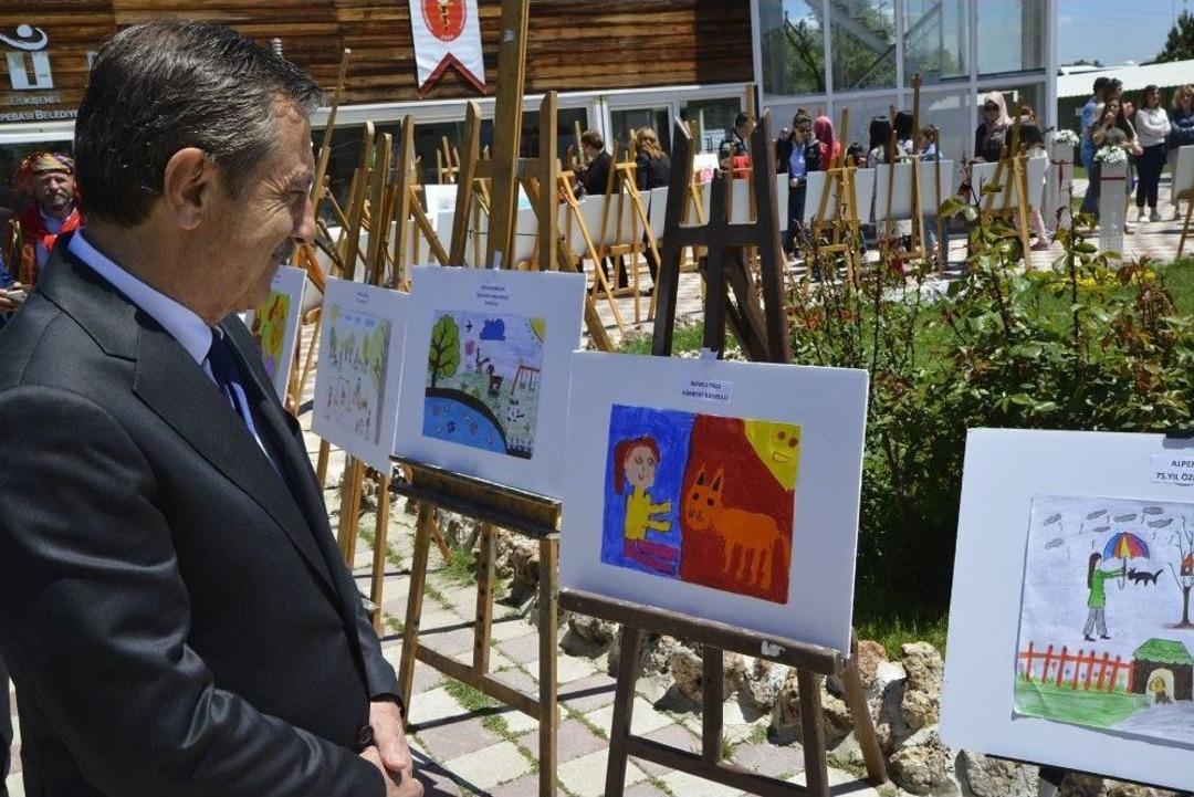 &Ccedil;ocuklar Hayvan Sevgisini Resmetti