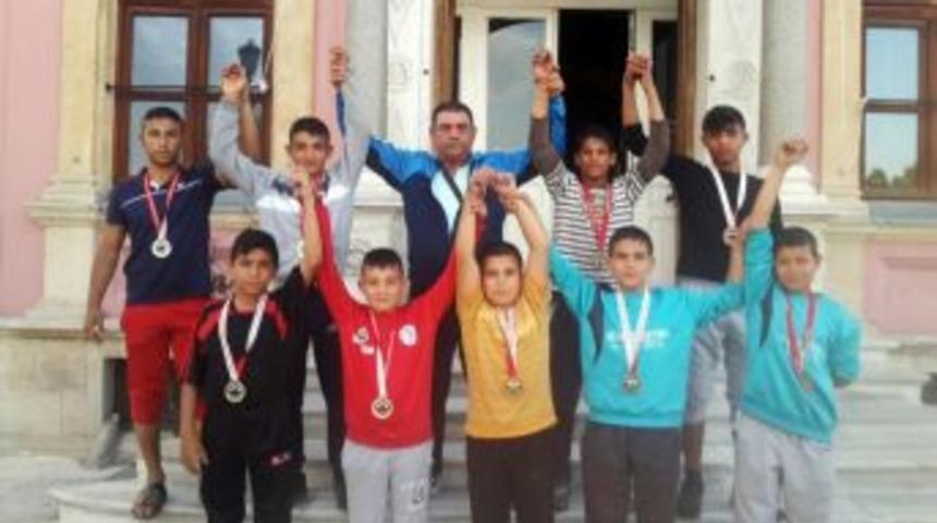 Edirne Belediyesi Güreşçileri Başarıdan Başarıya Koşuyor