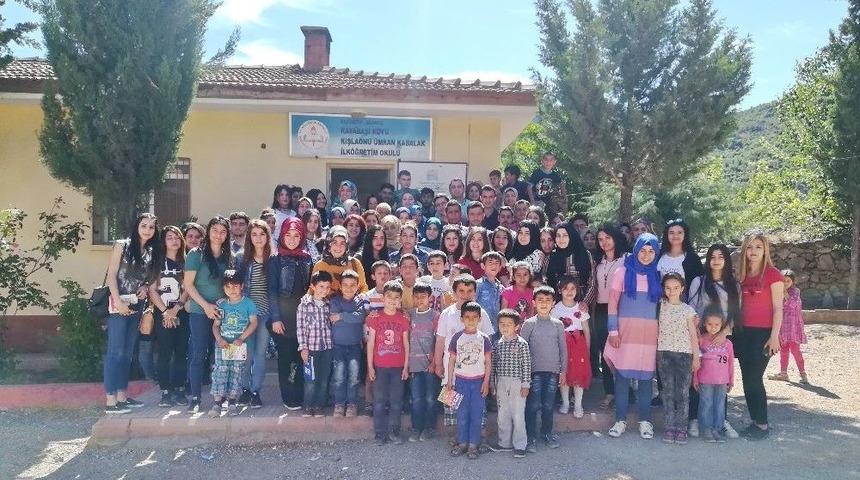 &Uuml;niversite &Ouml;ğrencileri İlk&ouml;ğretim Okulunda Bakım Ve Onarım Yaptı