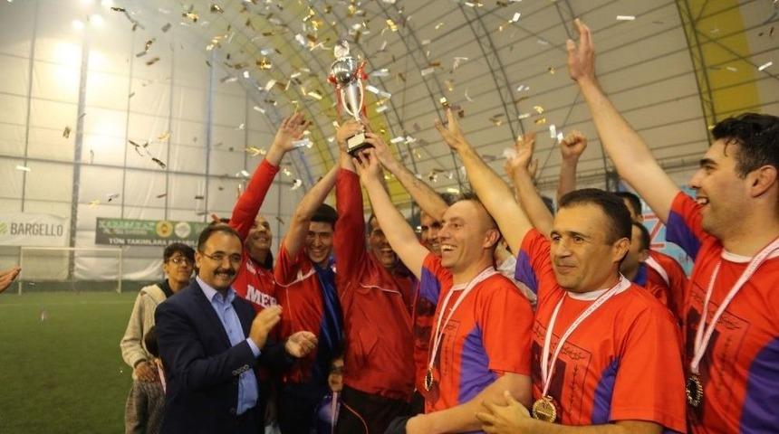 Uşak&rsquo;ta Halı Saha Ve Tenis Turnuvasında Şampiyonlar Belli Oldu