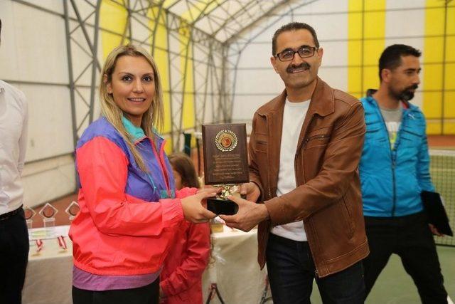 Uşak’ta Halı Saha Ve Tenis Turnuvasında Şampiyonlar Belli Oldu