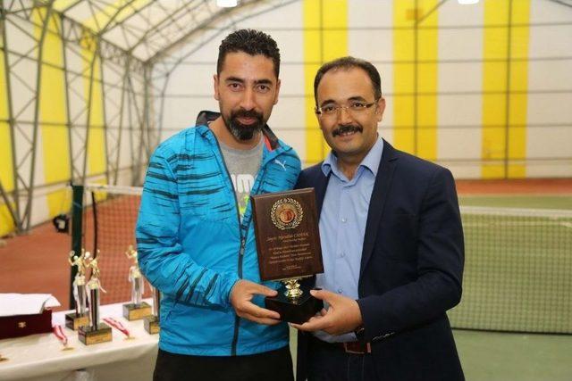 Uşak’ta Halı Saha Ve Tenis Turnuvasında Şampiyonlar Belli Oldu