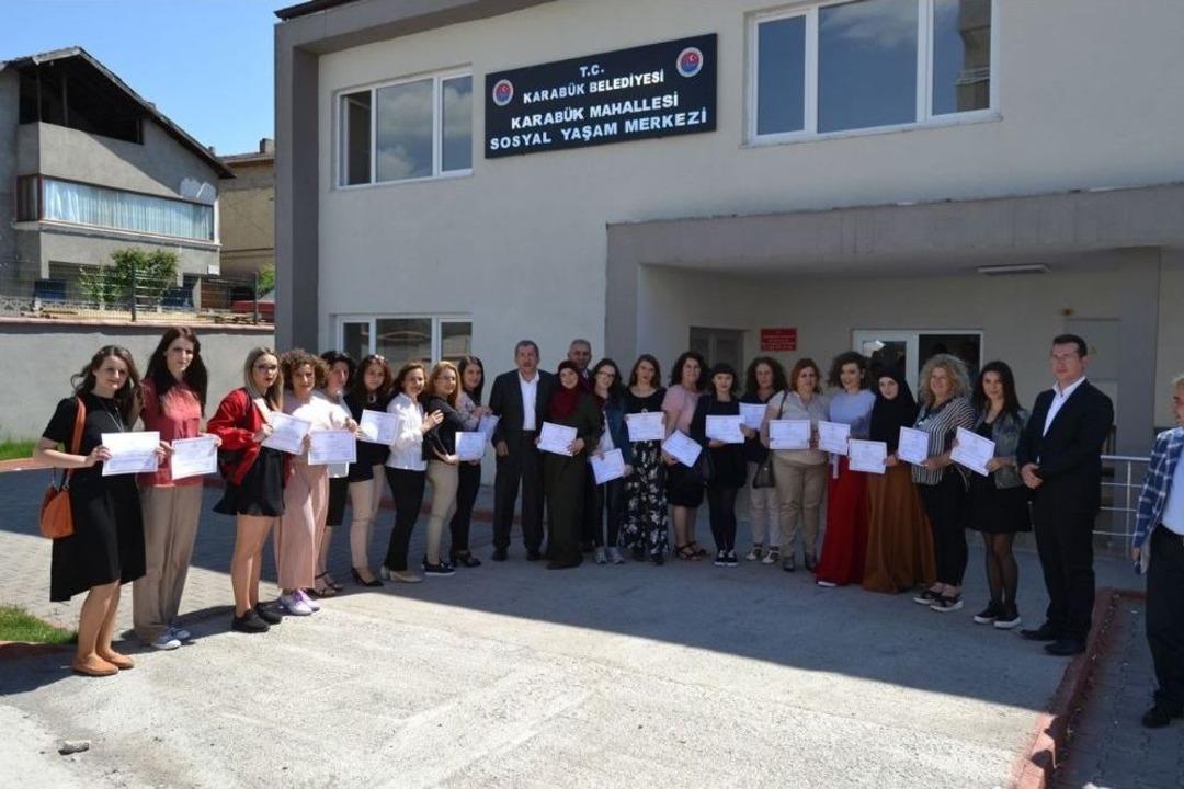 Kosovalı Kadınlar T&uuml;rk El Sanatlarını &Uuml;lkelerine Taşıyacaklar