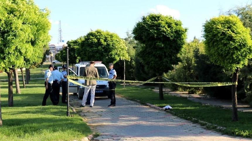 Parkta Oynayan &Ccedil;ocuklar Bebek Cesedi Buldu