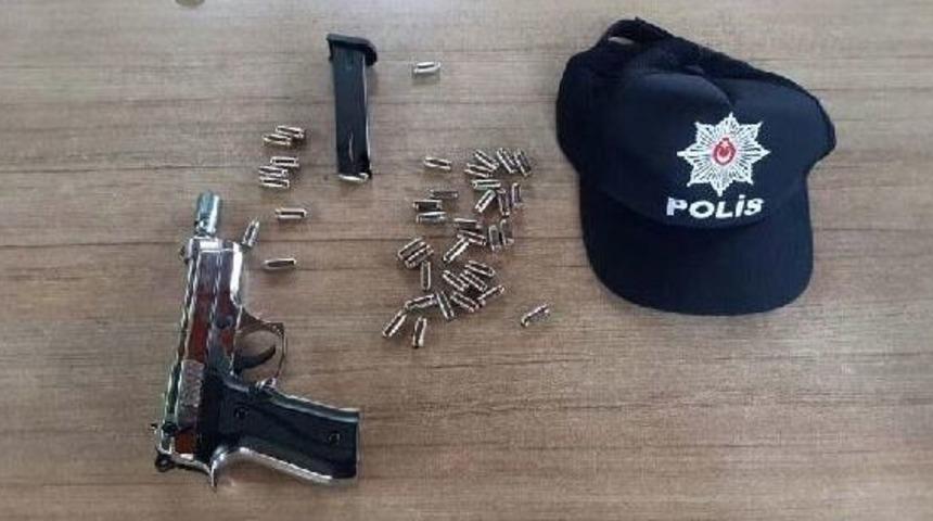 Kurusıkı Tabancayla Arkadaşını Korkuturken Polise Yakalandı