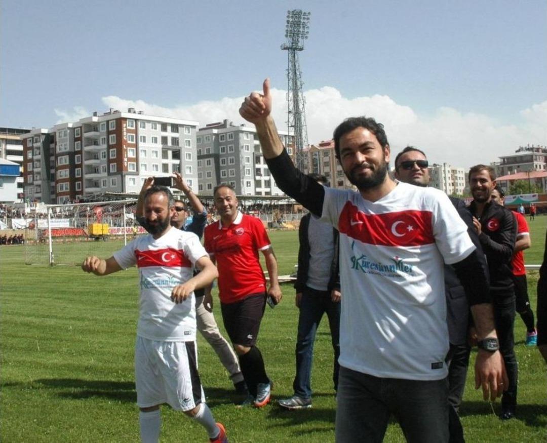 Milli Sporcu Sel&ccedil;uk İnan Ve Sanat&ccedil;ı Murat Kekilli Van&rsquo;da