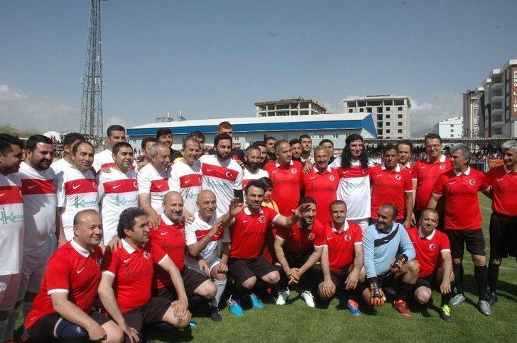 Milli Sporcu Selçuk İnan Ve Sanatçı Murat Kekilli Van’da G2