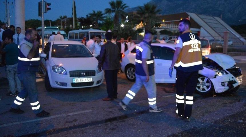 Manisa&rsquo;da Trafik Kazası: 3 Yaralı