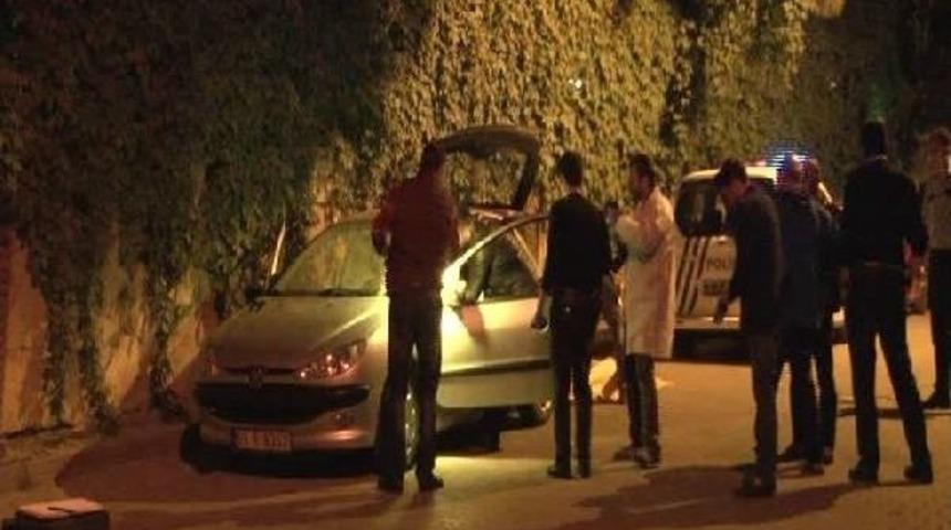 &Uuml;sk&uuml;dar'da Otomobilin I&ccedil;erisinde Erkek Cesedi Bulundu