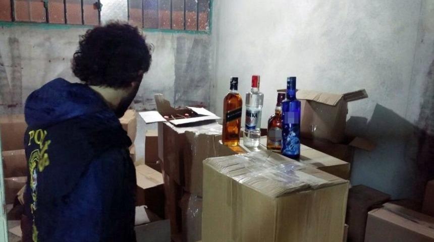 Gaziosmanpaşa&rsquo;da Tuvalet Hortumuyla Doldurulan 1 Milyon Tl&rsquo;lik Ka&ccedil;ak İ&ccedil;ki Ele Ge&ccedil;ildi