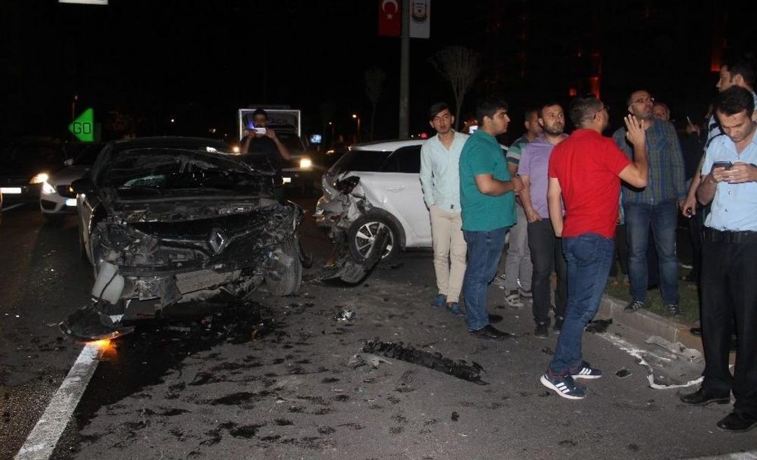 Şanlıurfa&rsquo;da Zincirleme Trafik Kazası: 4 Yaralı