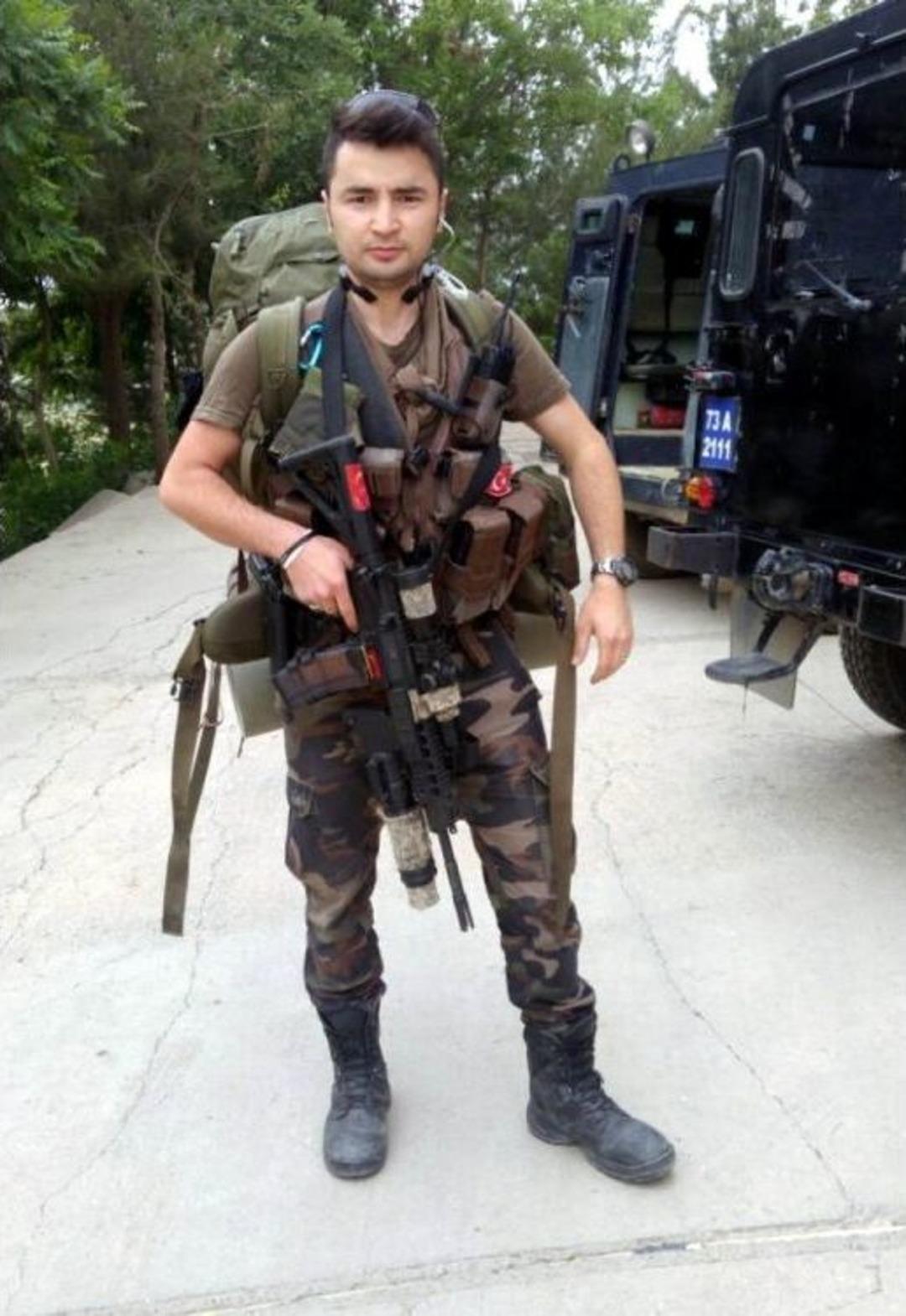 Şehit &Ouml;zel Harekat Polisinin Evine Ateş D&uuml;şt&uuml;