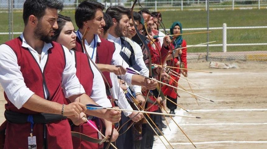&Uuml;niversiteler Arası 2. Geleneksel Ok&ccedil;uluk Yarışması Uşak&rsquo;ta Başladı