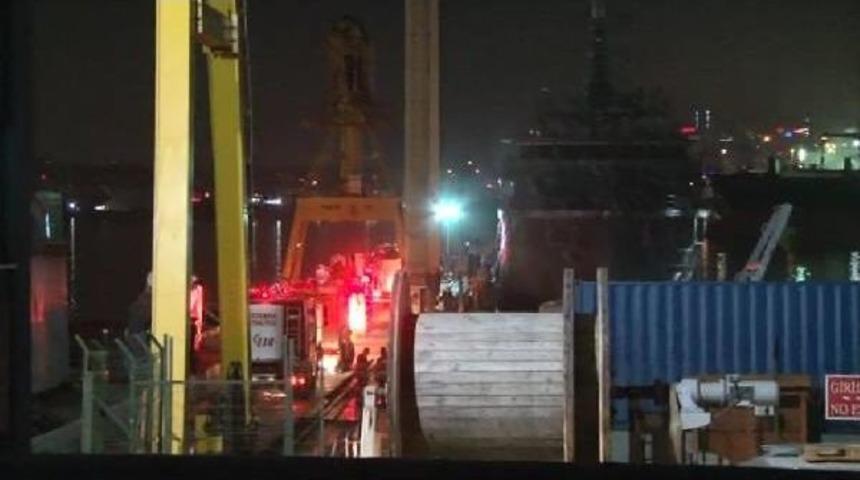 Tuzla'da Gemi Yangını