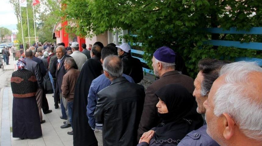 Et Ve S&uuml;t Kurumu &Ouml;n&uuml;nde Ucuz Et Kuyruğu