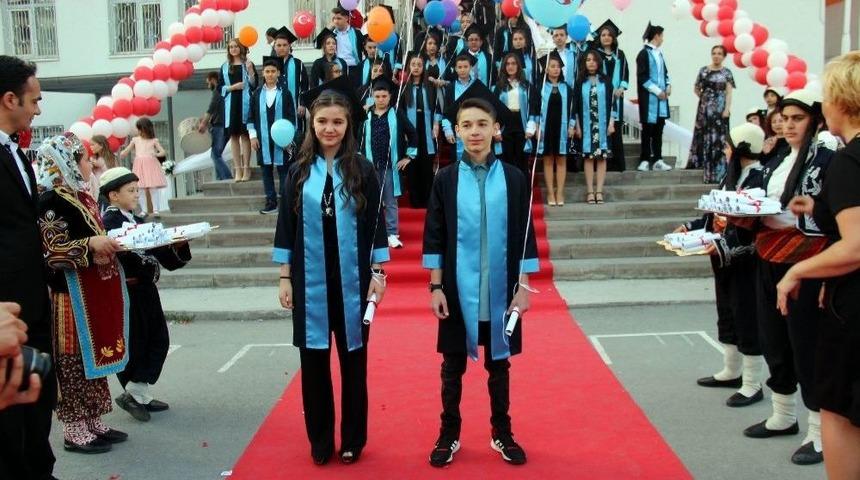 Erbosan Ortaokulu&rsquo;nda Mezuniyet Sevinci