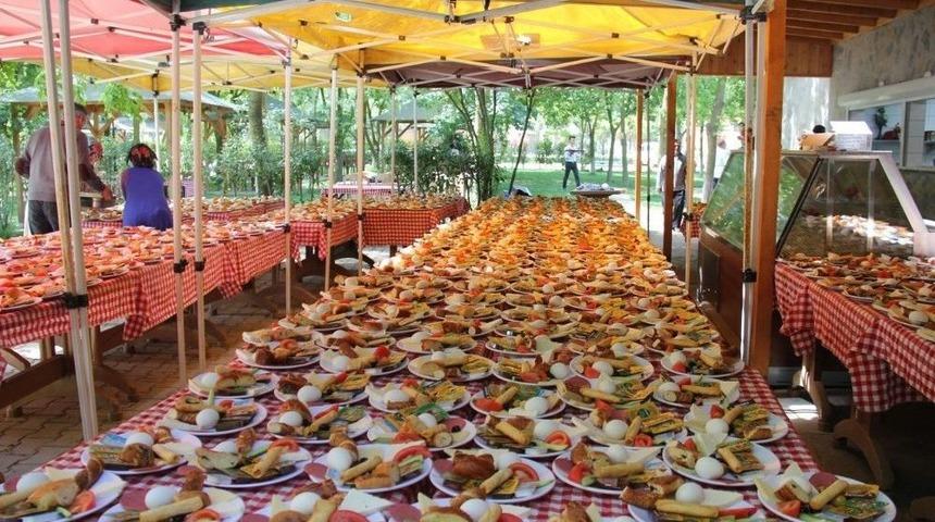 Zeytinburnu Belediyesi Bilgi Evleri&rsquo;nde Geleneksel Piknik Coşkusu