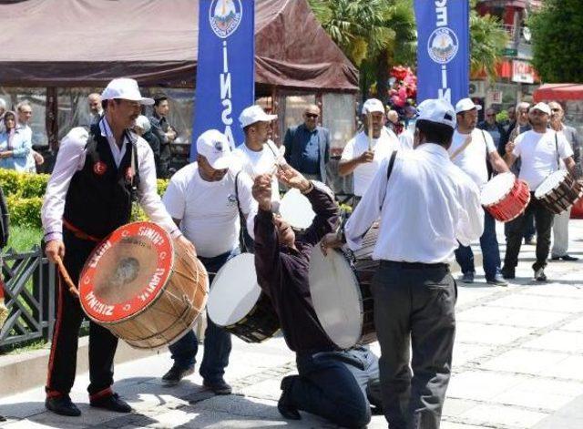 'ritim Eğitimli' Ramazan Davulcularuna Özel Kimlik Ve Yelek