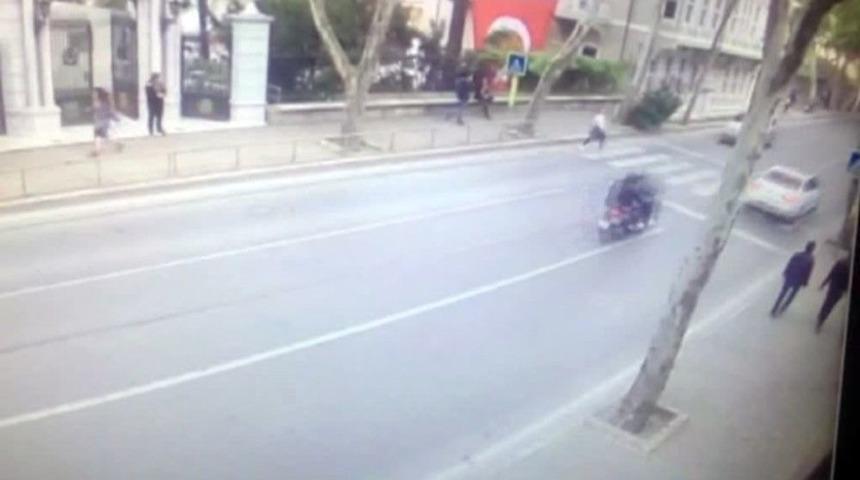 (&ouml;zel Haber) İstanbul&rsquo;da Feci Kaza Kamerada