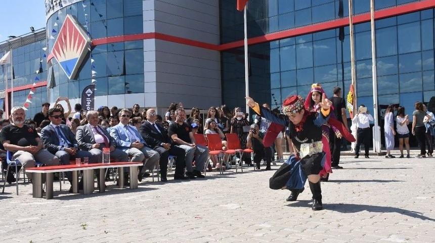 &Ouml;nce İyilik Yaptılar, Sonra Eğlendiler