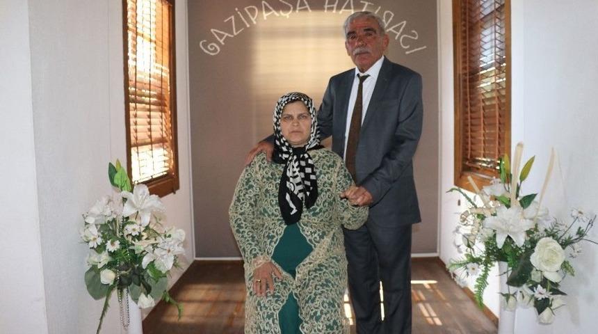 72 Yaşında Hayatının Aşkını Bulunca Liseli Aşıklara D&ouml;nd&uuml;