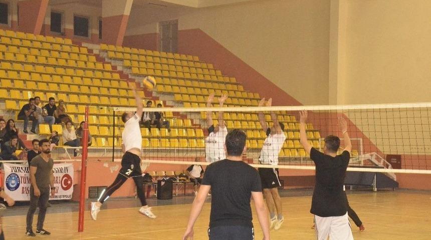 Siverek&rsquo;te D&uuml;zenlenen Voleybol Turnuvası Sona Erdi