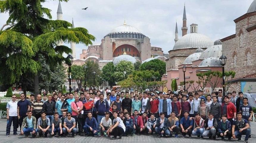 Liseli Gen&ccedil;ler İstanbul&rsquo;u Gezdi