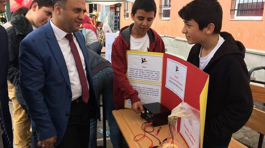 Başkan Özaltun, Bilim Fuarlarında Öğrencilerle Buluştu